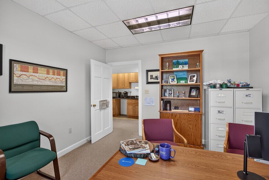 More Photos Of 800 Country Club Rd, Harrisonburg Office For Sale
