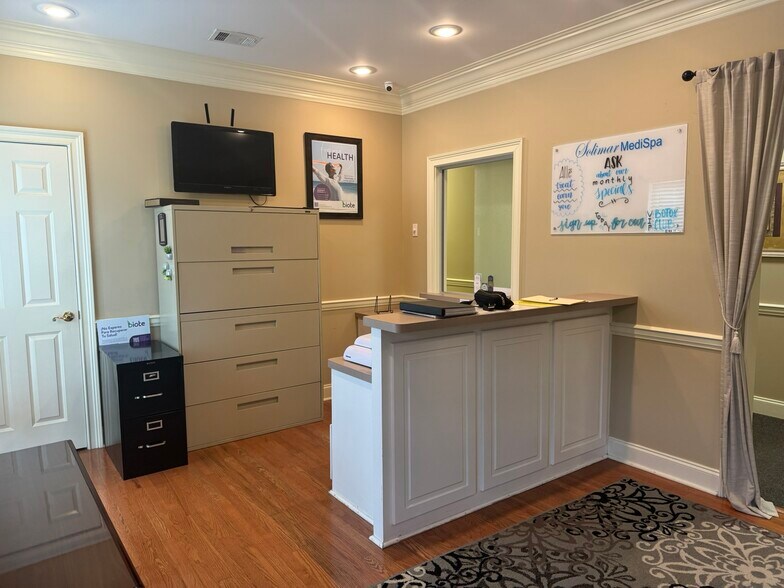 More Photos Of 1003 Fernwood Dr, Milledgeville Medical For Sale