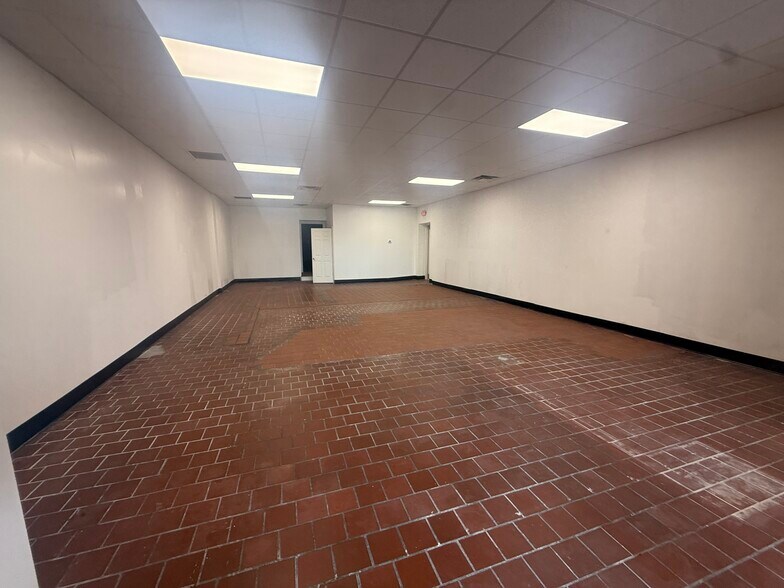 More Photos Of 114 W Market St, Greenwood Loft Creative Space For Lease