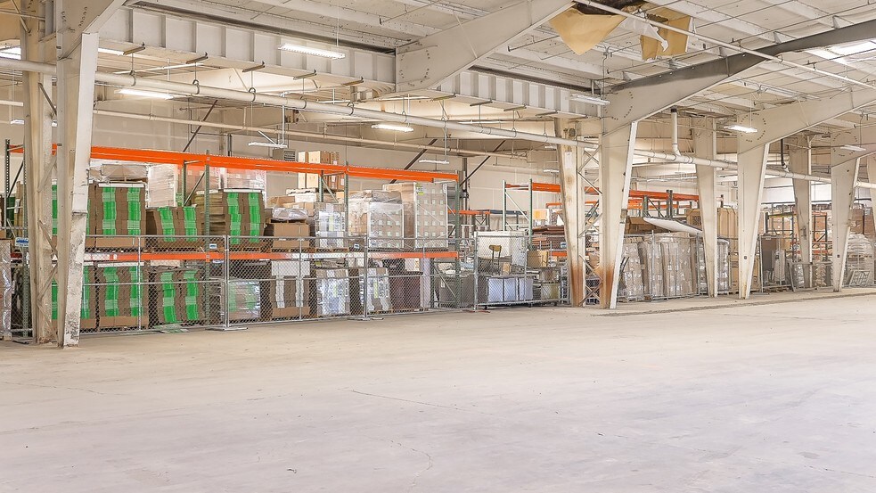 More Photos Of 20495 Murray Rd, Bend Warehouse For Lease