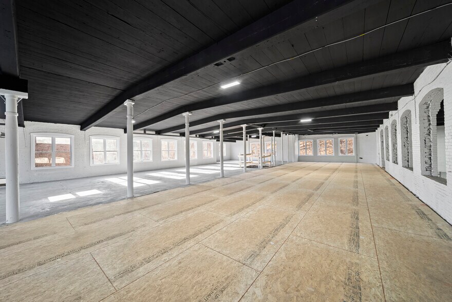 More Photos Of 174 N Main St, Franklin Light Manufacturing For Sale