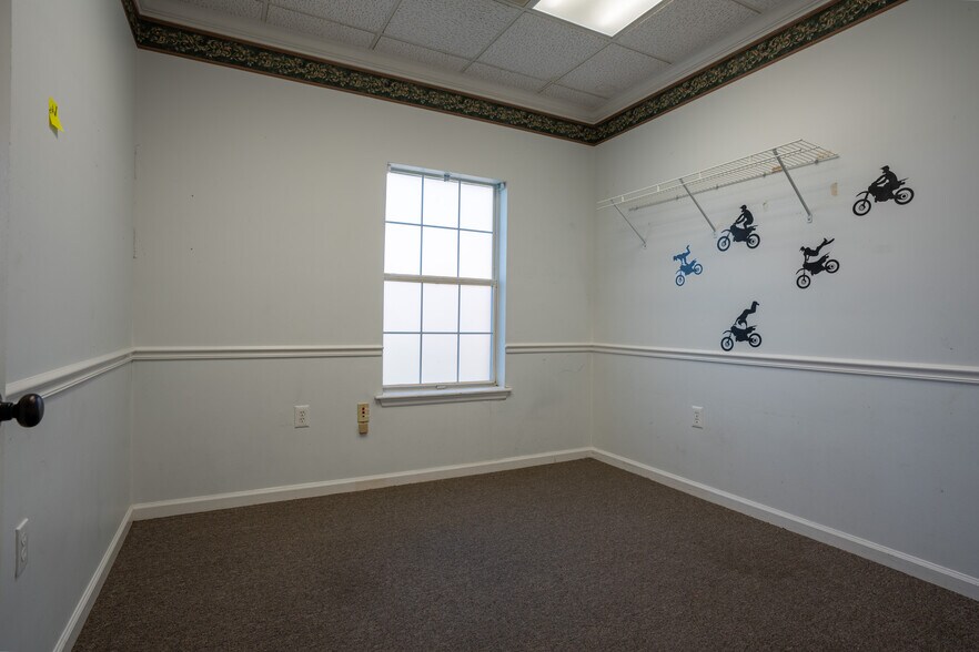 More Photos Of 3470 N Valdosta Rd, Valdosta Office For Lease