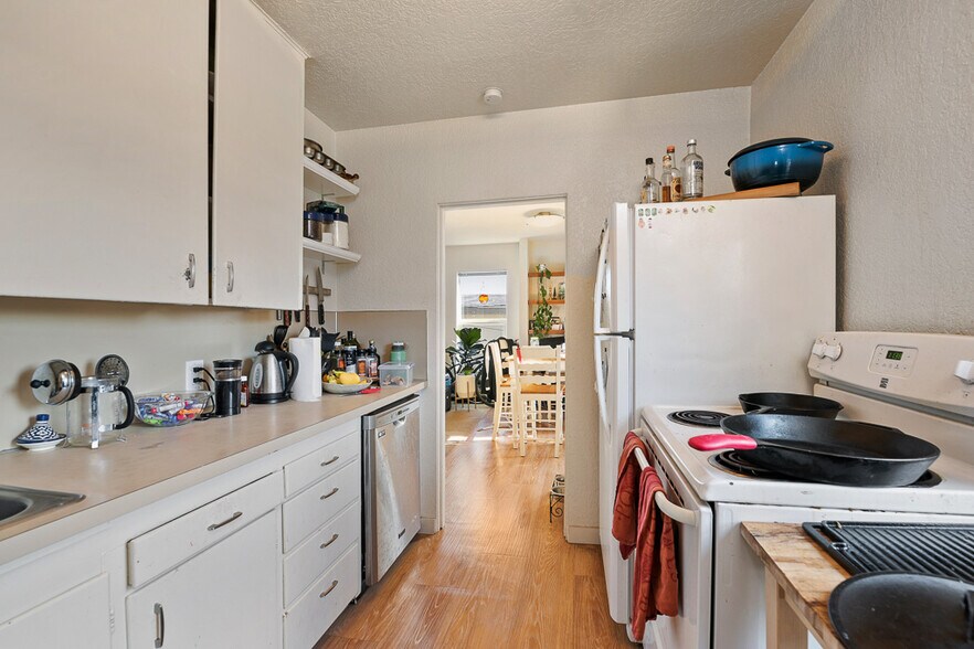 More Photos Of 1010 N 45th St, Seattle Apartments For Sale