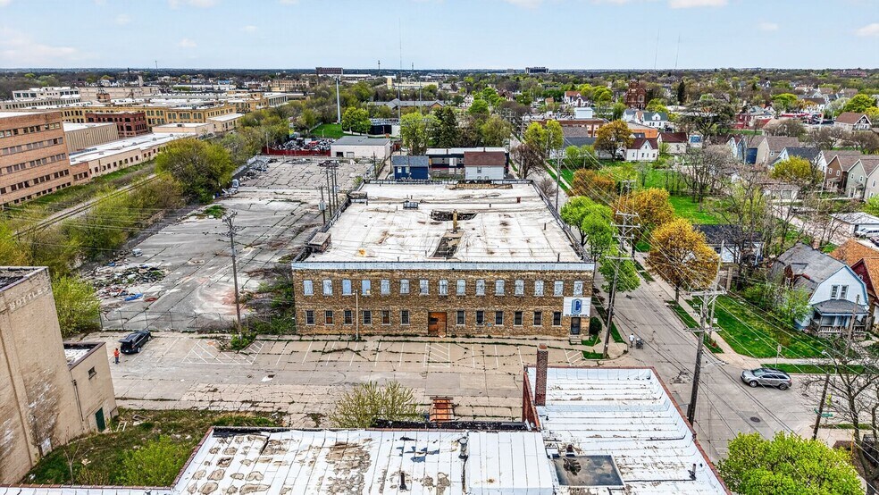 More Photos Of 3000 W Clarke St, Milwaukee Warehouse For Sale