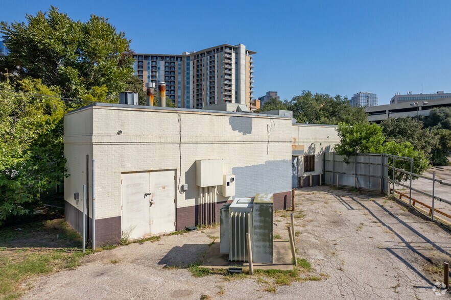 More Photos Of 301 W Riverside Dr, Austin Restaurant For Lease