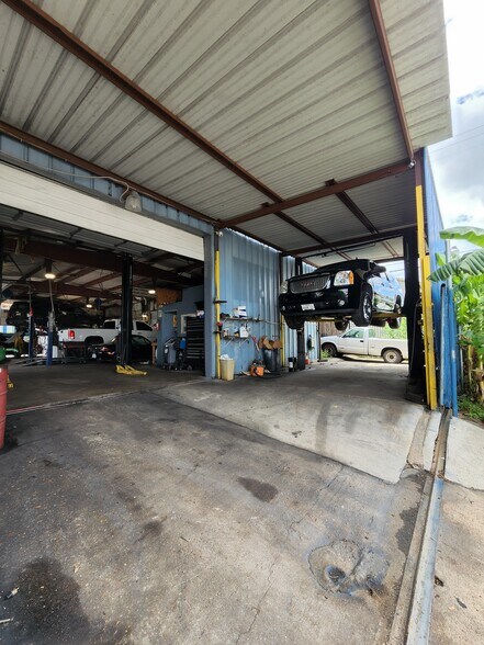 More Photos Of 8921 Daffodil Ave, Houston Auto Repair For Sale