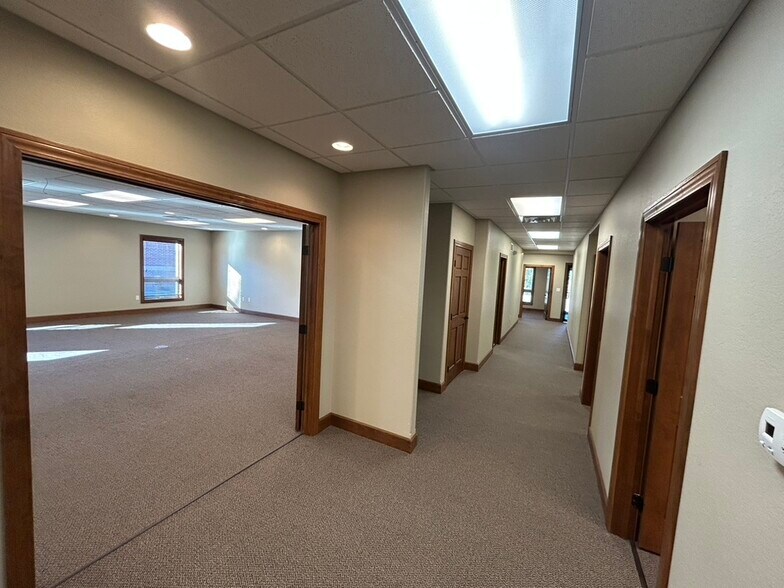 More Photos Of 1607 Tullamore Ave, Bloomington Office For Lease
