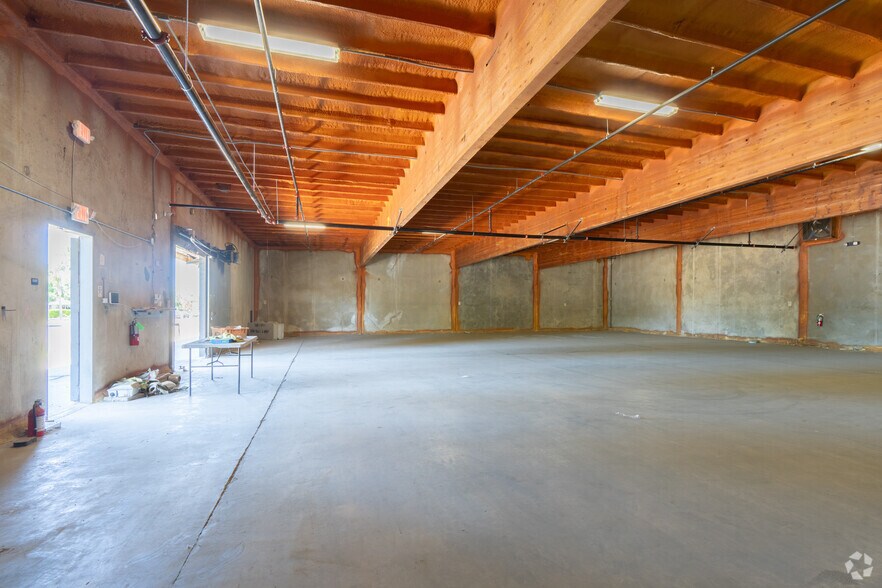 More Photos Of 430 W Ventura St, Dinuba Warehouse For Sale