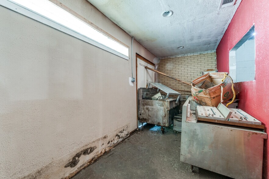 More Photos Of 1420 Martin Luther King Jr Blvd, Dallas Medical For Sale