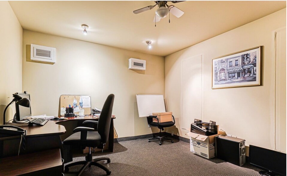 More Photos Of 2100 Boul René-Gaultier, Varennes Service Station For Sale