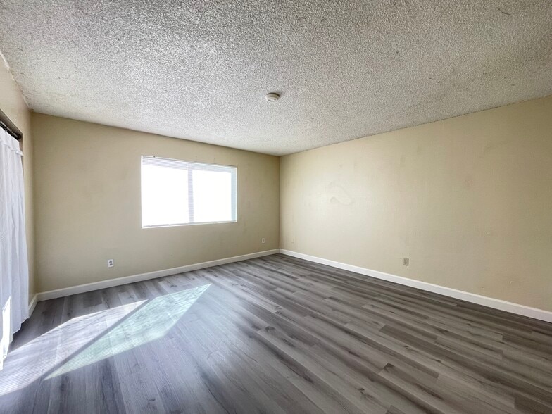 More Photos Of 1709 Fairfield Ave, Las Vegas Apartments For Sale