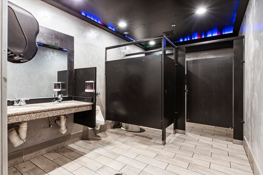 More Photos Of 915-917 J St, Modesto General Retail For Sale