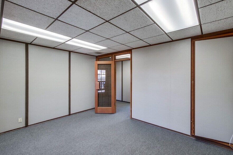 More Photos Of 110 Civic Center Dr, Vista Office For Sale