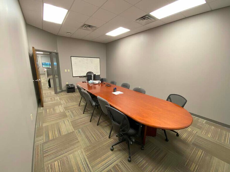 More Photos Of 2021 Goose Lake Rd, Sauget General Retail For Lease