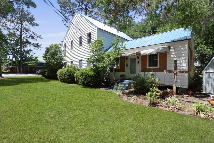 More Photos Of 701 N Oak St, Springfield Office Residential For Sale