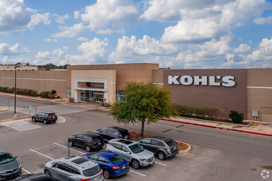 More Photos Of 10838-10842 Potranco Rd, San Antonio Unknown For Lease