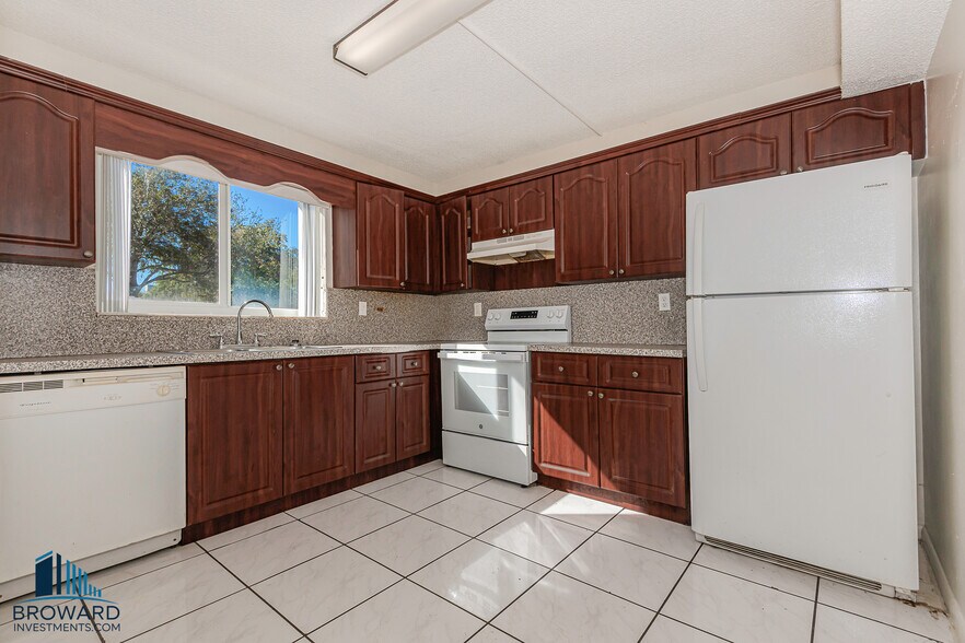 More Photos Of 10201 NW 35th St, Coral Springs Multifamily For Sale