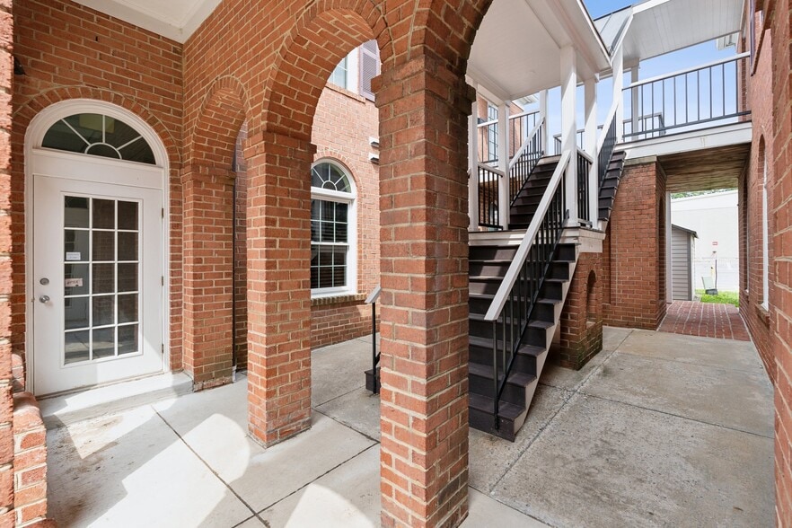 More Photos Of 1680 E Gude Dr, Rockville Office Residential For Lease