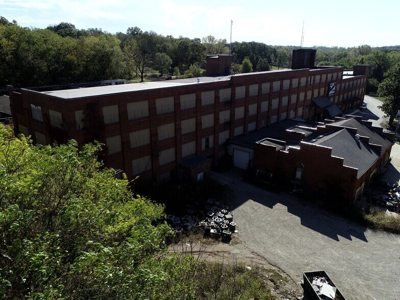 More Photos Of 300 Santa Fe St, Leavenworth Warehouse For Sale