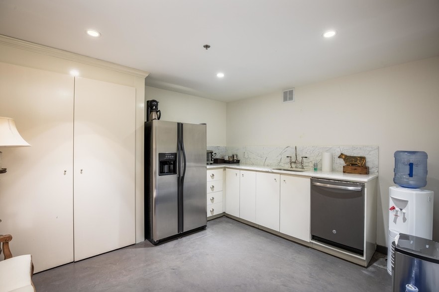 More Photos Of 517 King St, Charleston Apartments For Lease