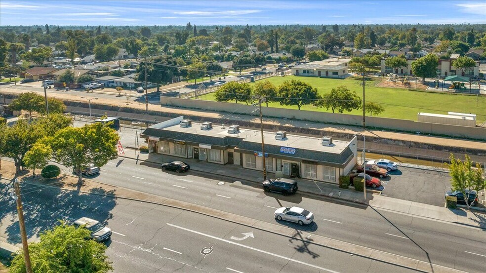 More Photos Of 3298 E McKinley Ave, Fresno Freestanding For Lease