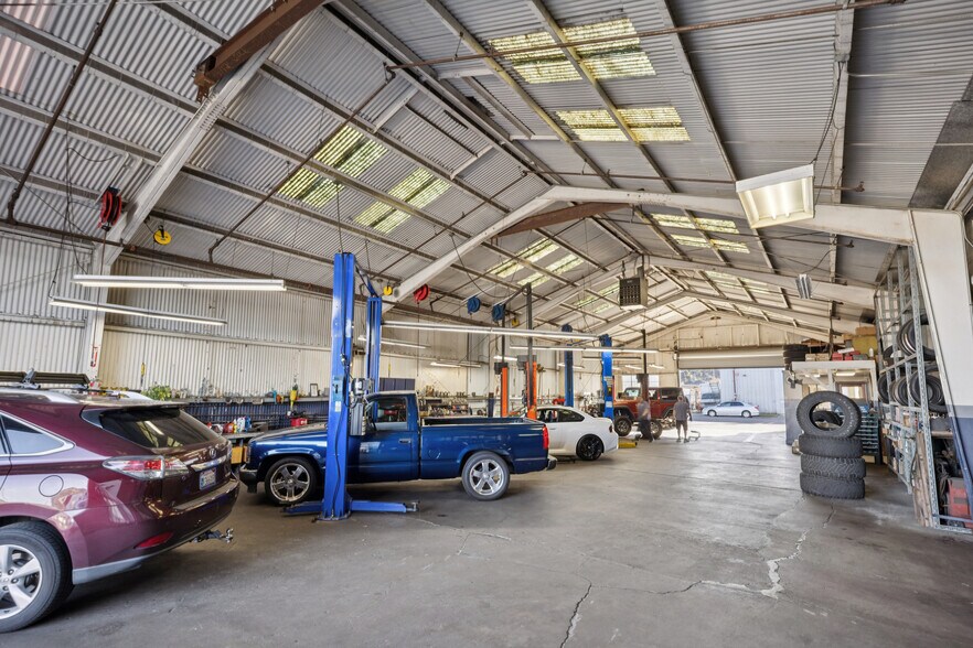 More Photos Of 25 Market St, San Rafael Service For Sale