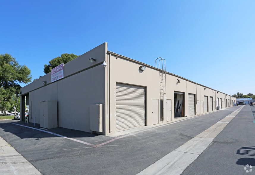 More Photos Of 11661 Martens River Cir, Fountain Valley Light Manufacturing For Lease