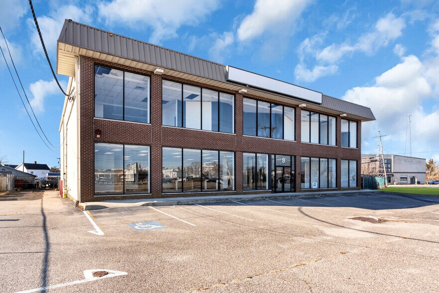 More Photos Of 9 Flint Rd, Toms River Showroom For Lease