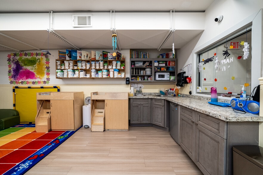 More Photos Of 2000 West St, Union City Office Residential For Sale