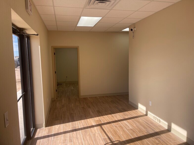More Photos Of 1719 E County Road 153, Midland Warehouse For Lease