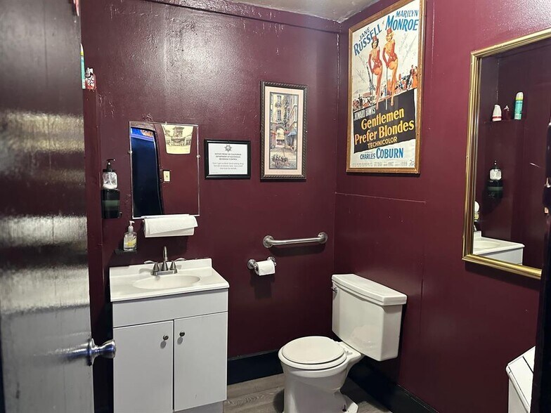 More Photos Of 190 Commercial St, Portola Bar For Sale
