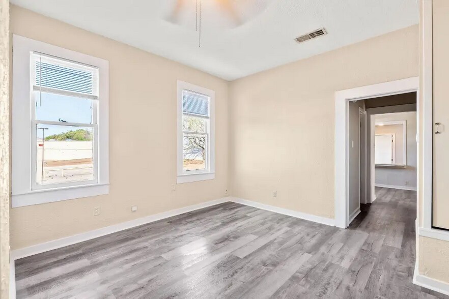 More Photos Of 2001 E Grand Ave, Marshall Office For Sale