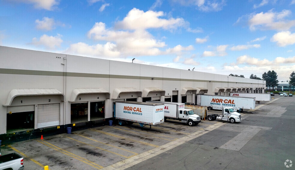 More Photos Of 550-560 E Trimble Rd, San Jose Warehouse For Lease
