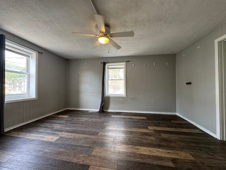 More Photos Of 140 N West St, Crown Point Apartments For Sale