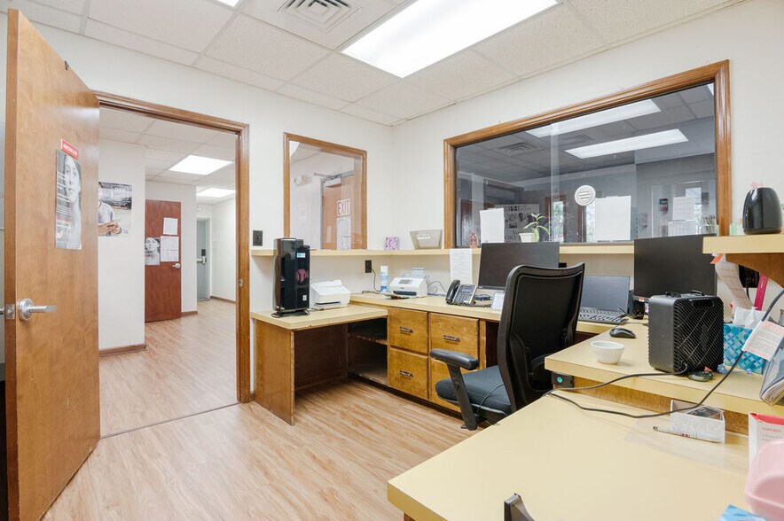 More Photos Of 231 Memorial Dr, Jacksonville Medical For Sale