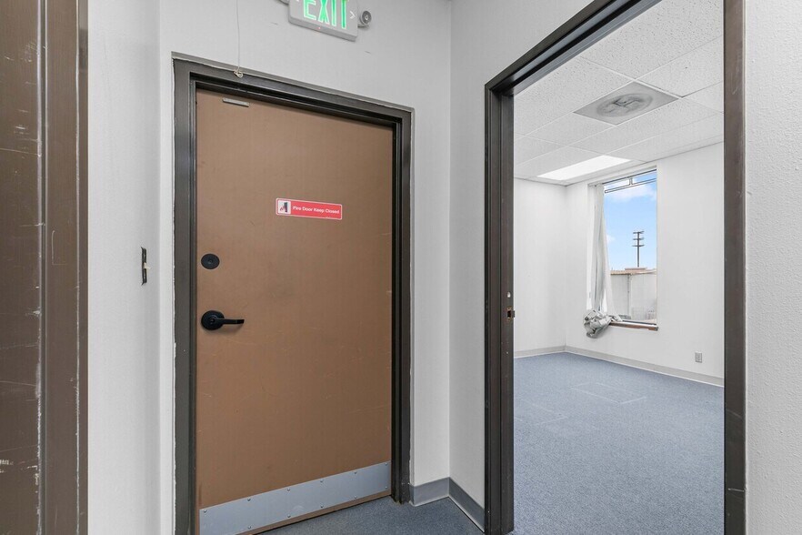 More Photos Of 9036 Winnetka Ave, Northridge Loft Creative Space For Lease