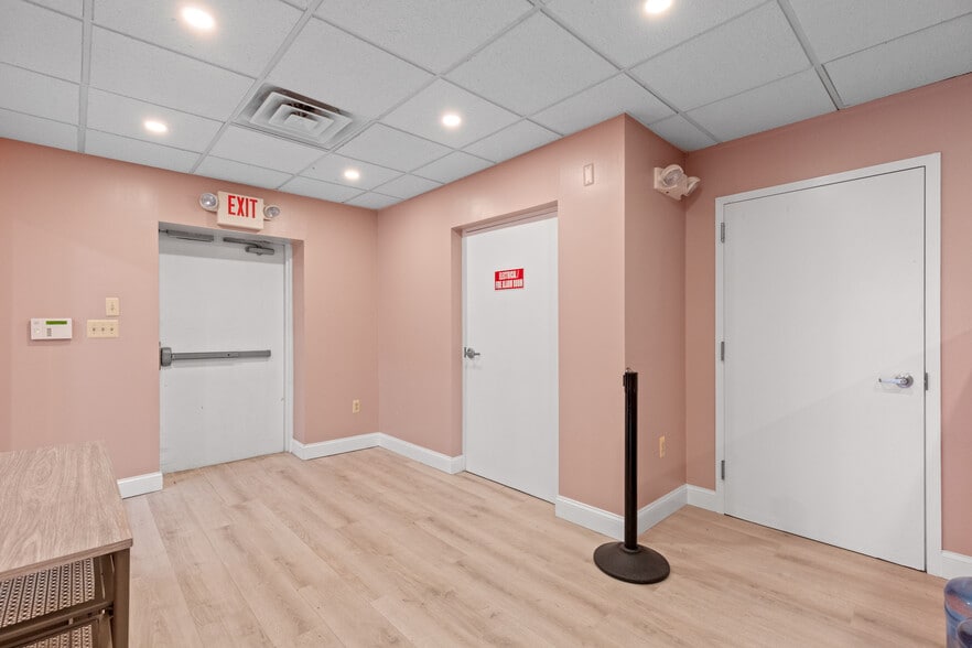 More Photos Of 1116 W Route 46, Parsippany Storefront Retail Office For Lease