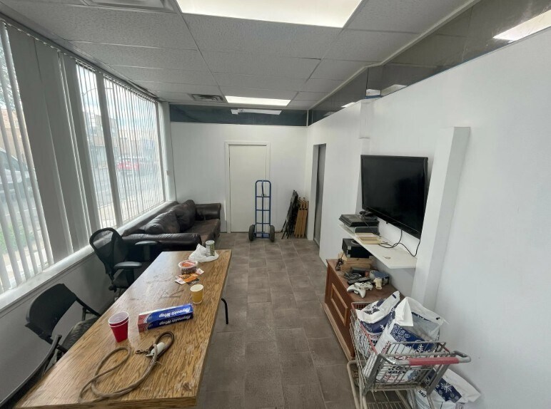 More Photos Of 5245 W Diversey Ave, Chicago Showroom For Sale