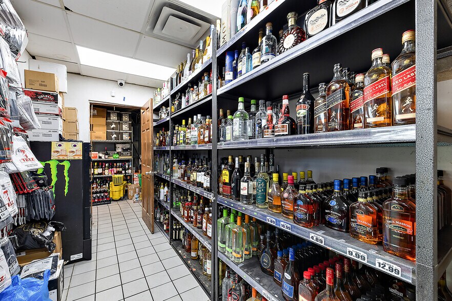 More Photos Of 186 N Gratiot Ave, Mount Clemens Service Station For Sale