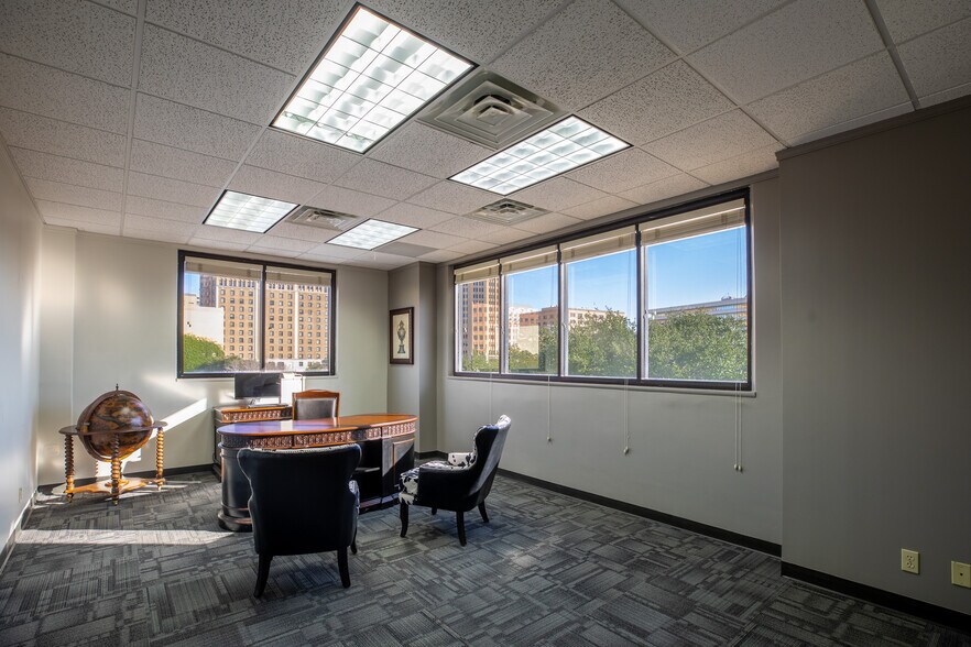 More Photos Of 214-224 Dwyer Ave, San Antonio Office Residential For Sale