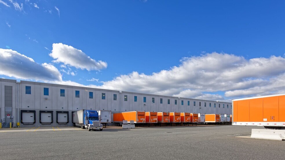 More Photos Of 8018 Quarry Rd, Alburtis Distribution For Lease