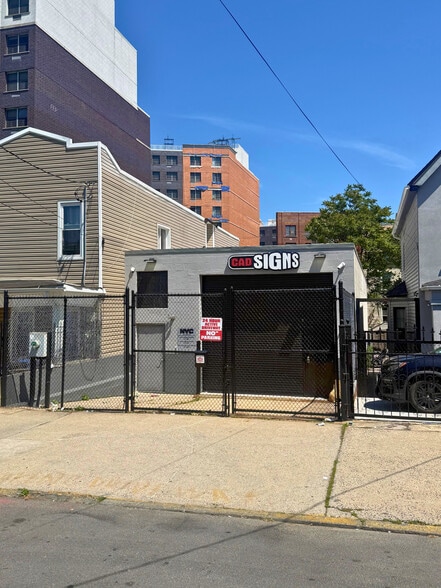 Primary Photo Of 1177 178th St, Bronx Warehouse For Lease