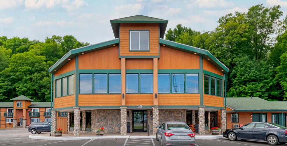 More Photos Of 2050 S US 41, Marquette Hotel For Sale