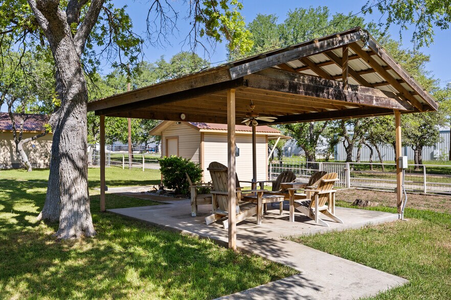 More Photos Of 13744 Us Highway 281 N, Round Mountain Flex For Sale