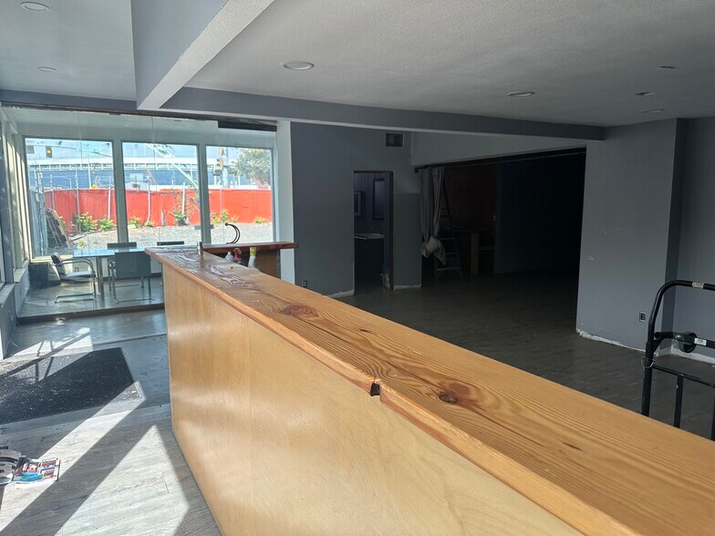 More Photos Of 721-723 N Tillamook St, Portland Showroom For Lease