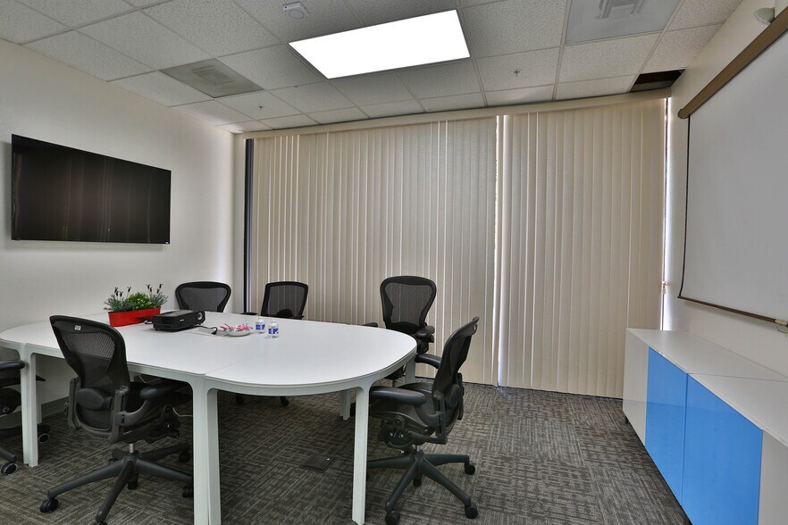 More Photos Of 118-122 Charcot Ave, San Jose Flex For Lease