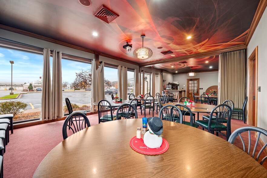 More Photos Of 4415 Liberty Ave, Vermilion General Retail For Sale