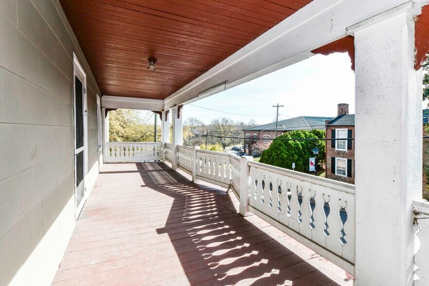 More Photos Of 173 Main St, Stanardsville Flex For Sale