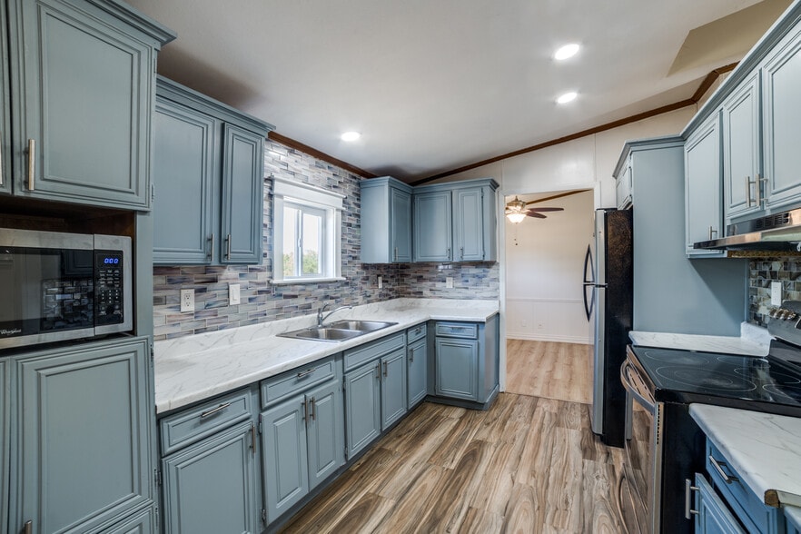 More Photos Of 8325 FM 327, Elmendorf Apartments For Sale