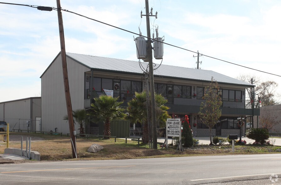 More Photos Of 15802 Lee Rd, Humble Office For Lease